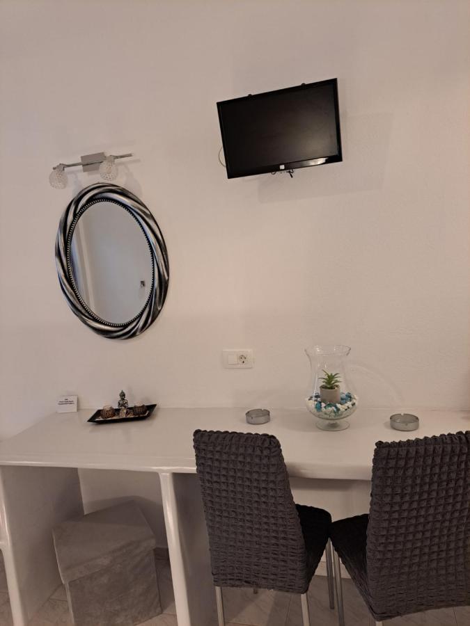 Studios Irineos Περίσσα Εξωτερικό φωτογραφία